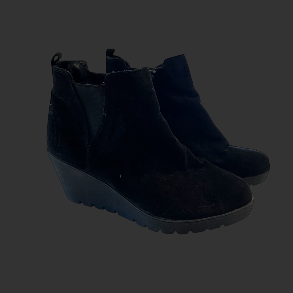 Black suede wedge boots